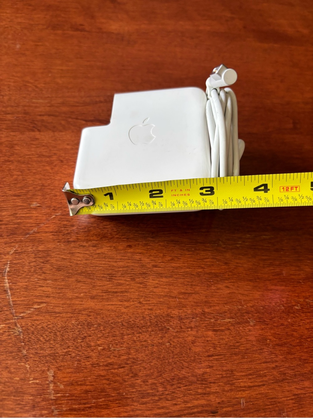 Apple MagSafe power adapter with a fold-out wall plug duckhead attachment - Picture 9 of 10